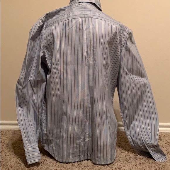 A Classic Women’s Ralph Lauren button down - Picture 2 of 3